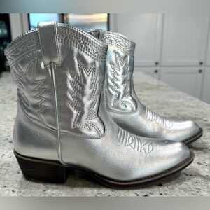 Coconuts by Matisse Silver Metallic Western Cowboy Boots NWOT